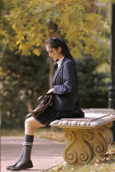 女孩头像只留身材